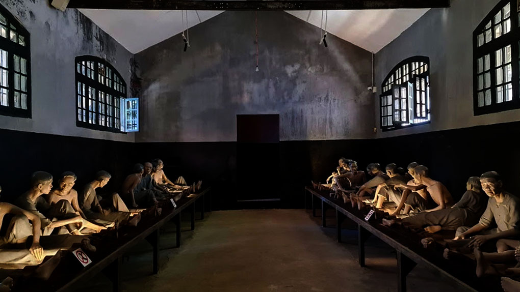 /fm/Files//Package/hanoi handcraft village/Life-in-Hoa-Lo-Prison.jpg